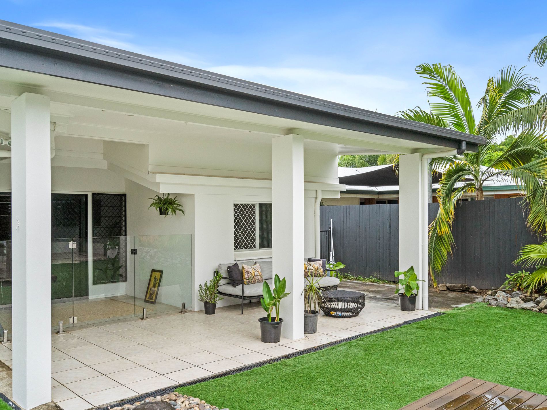 9 ZAMIA STREET, Holloways Beach