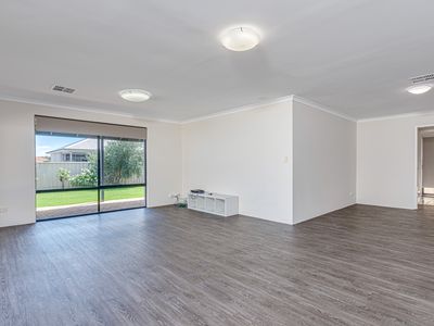 4 Trumpeter Parade, Yanchep