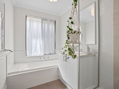 2 PENDRAGON LANE, Baldivis