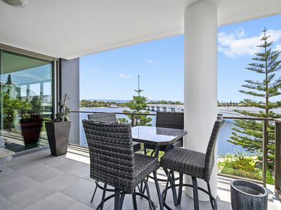31306 / 2 Ephraim Island Bridge, Paradise Point