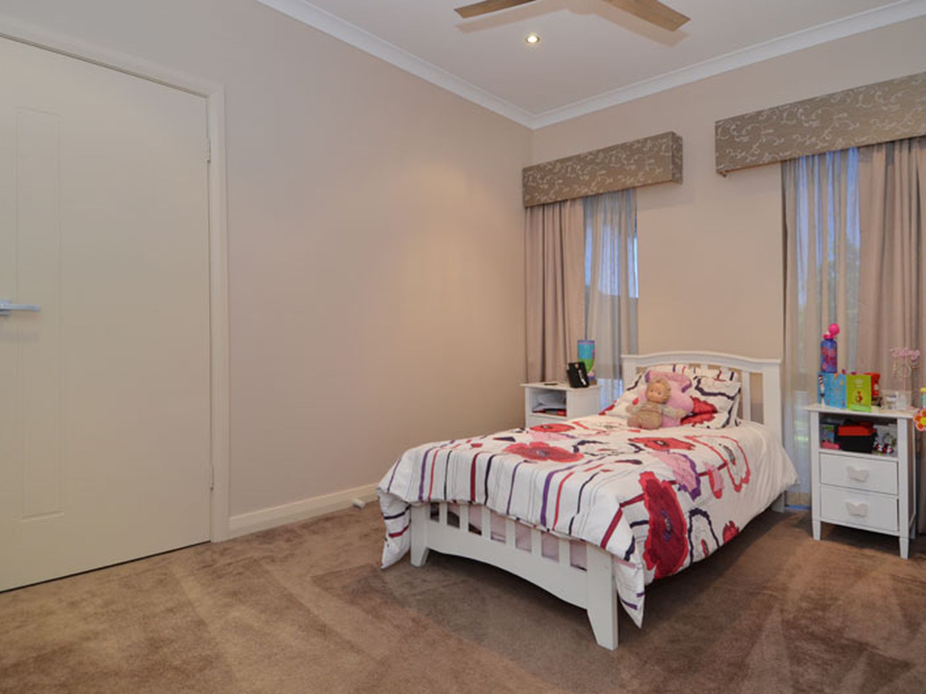 5 Buchanan Court, Somerville