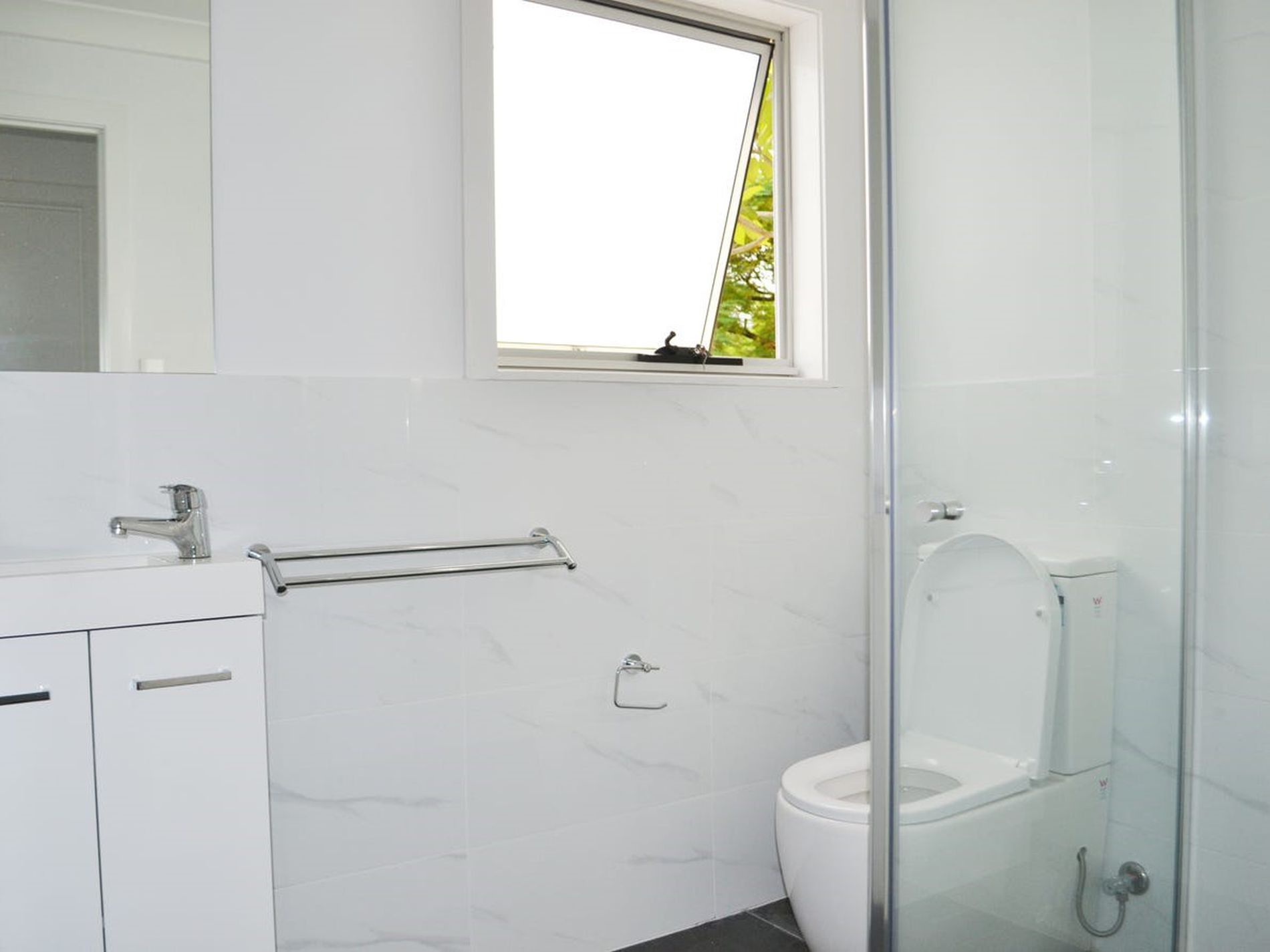 18 POUND STREET, Dutton Park First National Style Real Estate