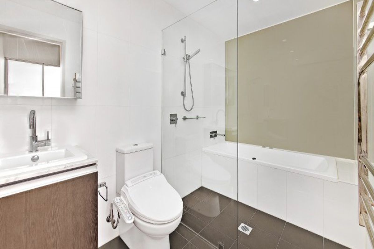 40 Shoreline Drive, Rhodes