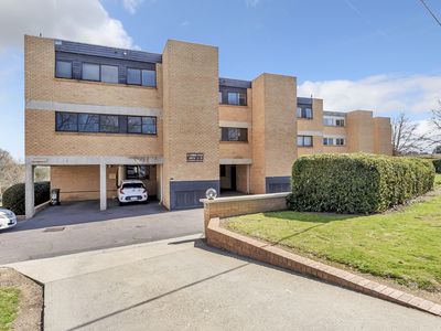 8 / 3 Garran Place, Garran
