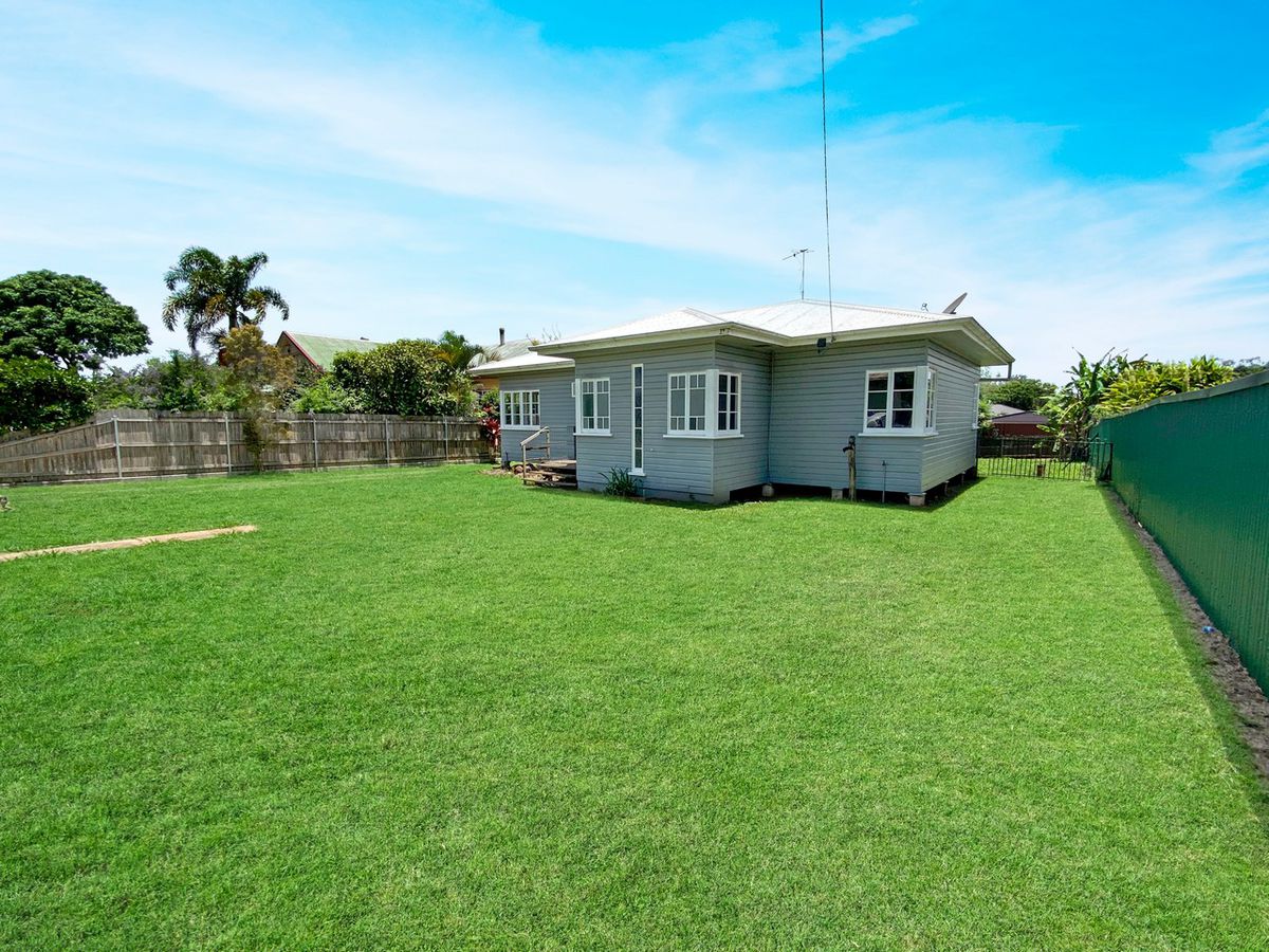 74 Planet Avenue, Atherton