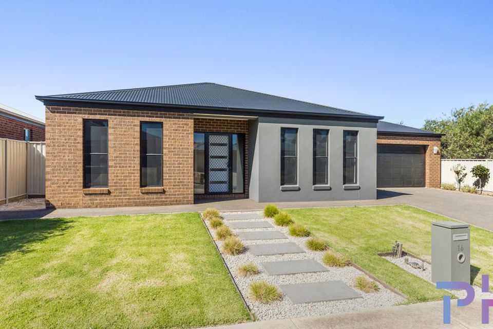 16 Bronze Drive, Kangaroo Flat