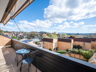 8 / 3 Garran Place, Garran