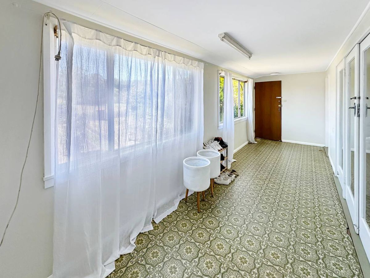 7 Eighth Avenue, Atherton