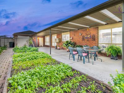 28 Waratah Drive, Altona Meadows
