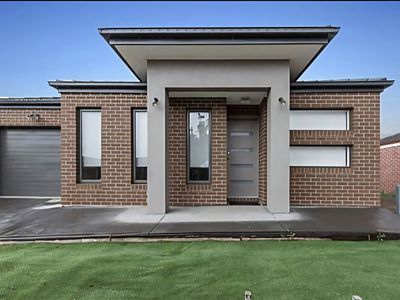 2 / 18 Haywood grove, Melton South