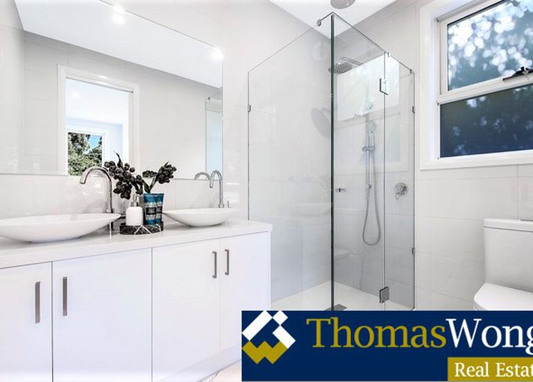 1 / 2  Doorawarrah Court, Mount Waverley
