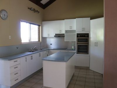 8 Kentia Court, Kawungan