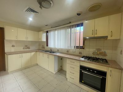 10 Holly Avenue, Chipping Norton