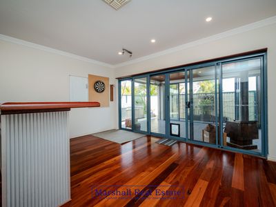 8 Newgain Cres, Carramar