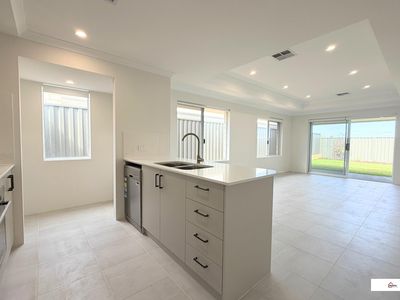 13 Magnolia Way, Lakelands