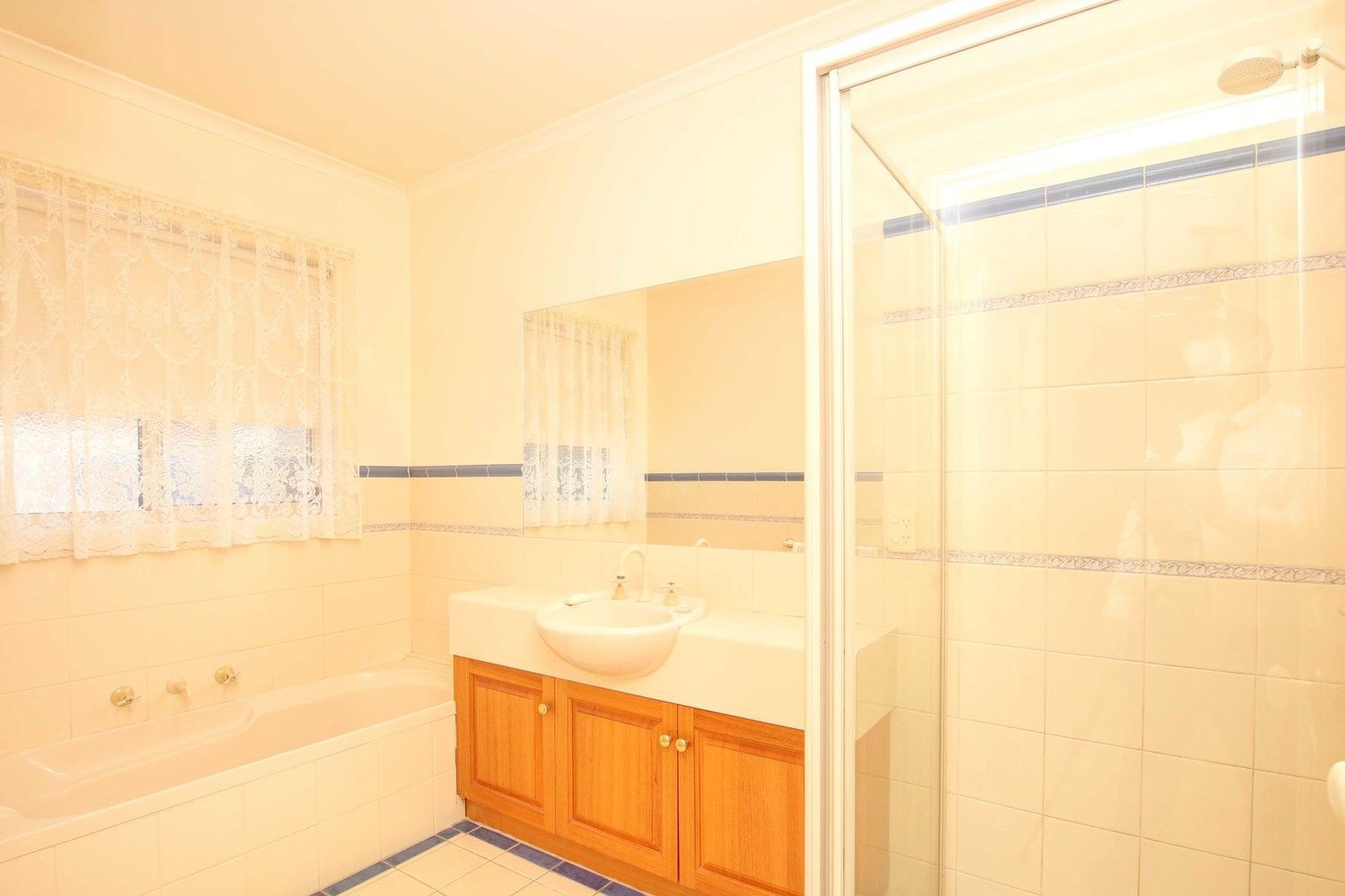 1 / 25 Hayes Drive, Horsham