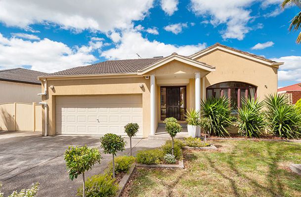 76 Ravenhill Boulevard, Roxburgh Park