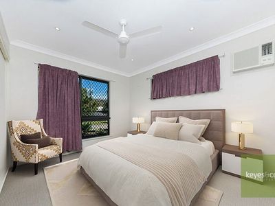 8 Santiago Court, Mount Louisa