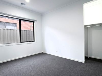 27 Kutjera Street, Manor Lakes