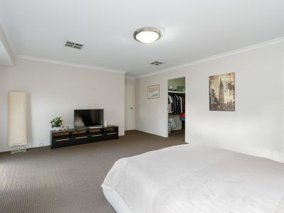 8 Blarney Place, Canning Vale