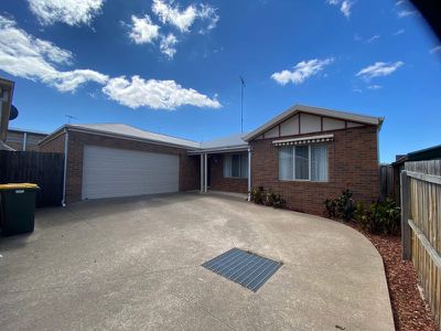 2 / 7 Forest Road South, Lara