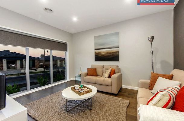 44 Perugia Avenue, Greenvale