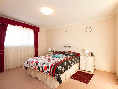 9 Legend Court, Hallam