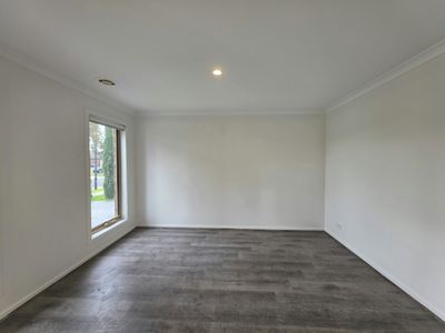 32 Laurence Way, Tarneit