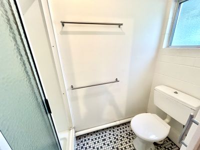 63 Hollywood Boulevard, White Rock
