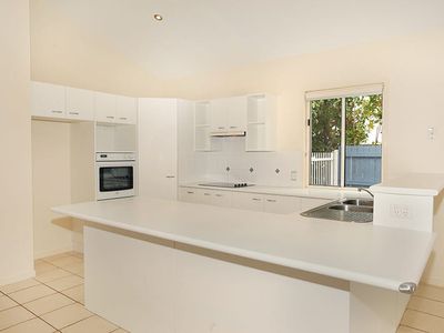 2 Lanai Close, Parrearra