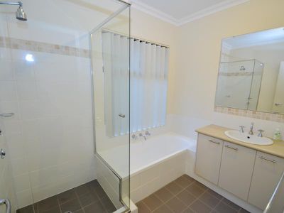 2B Clovelly Crescent, Lynwood