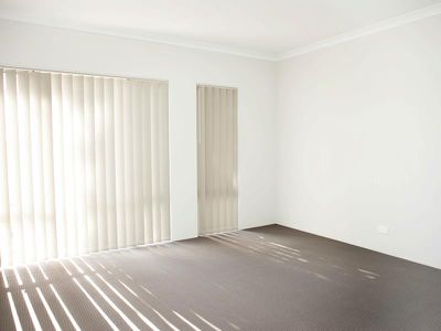 2 / 13 Thomas Way, Kardinya