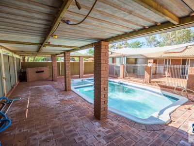 8 Barton Way, Newman