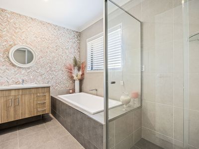 6 Jordan Close, Urangan