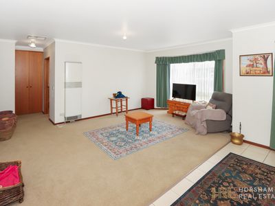 1 / 5 Penny Avenue, Horsham