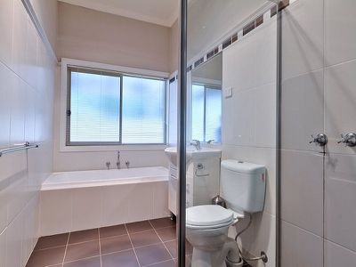 330 North Street, Albury