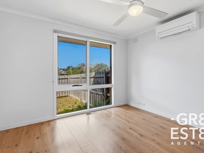 1 / 5 Broadwalk Grove, Endeavour Hills