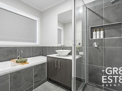 16 Aurora Drive, Cranbourne West