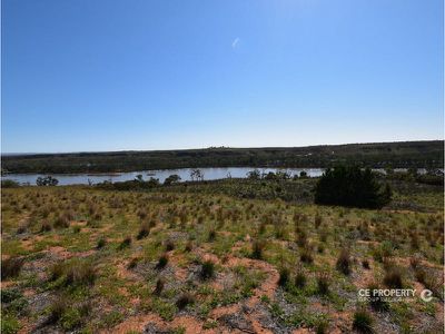 122 / East Front Road, Younghusband