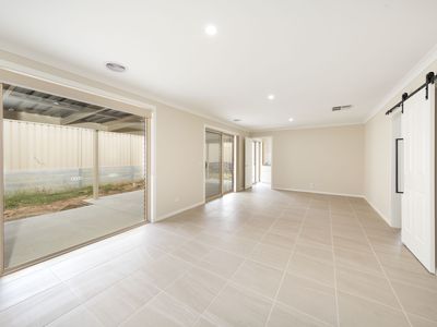 37  DARTNELL CRESCENT, Wodonga