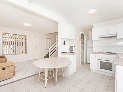 6 / 4 Fermont Street, Underwood