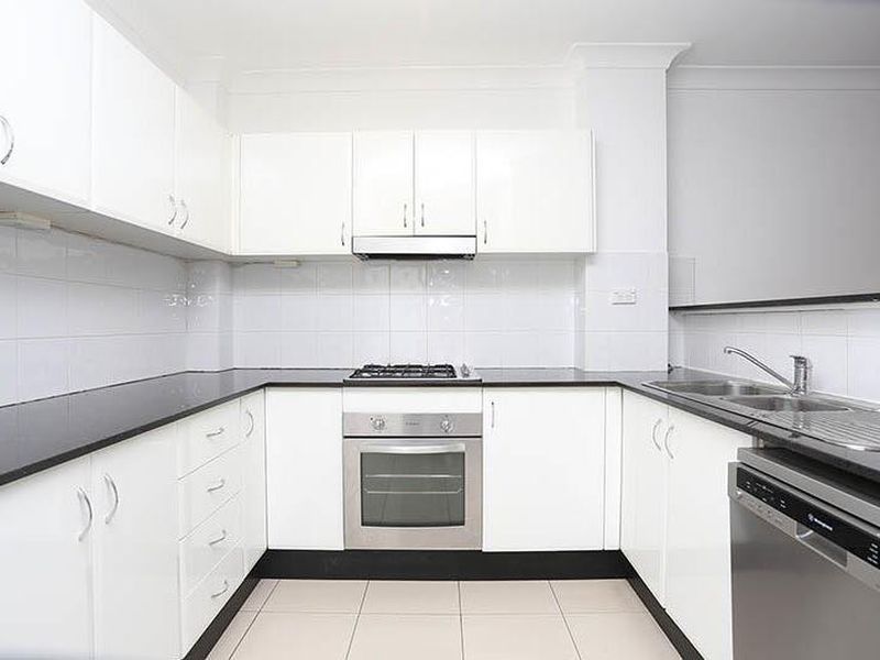 4 / 49 Bathurst St, Liverpool
