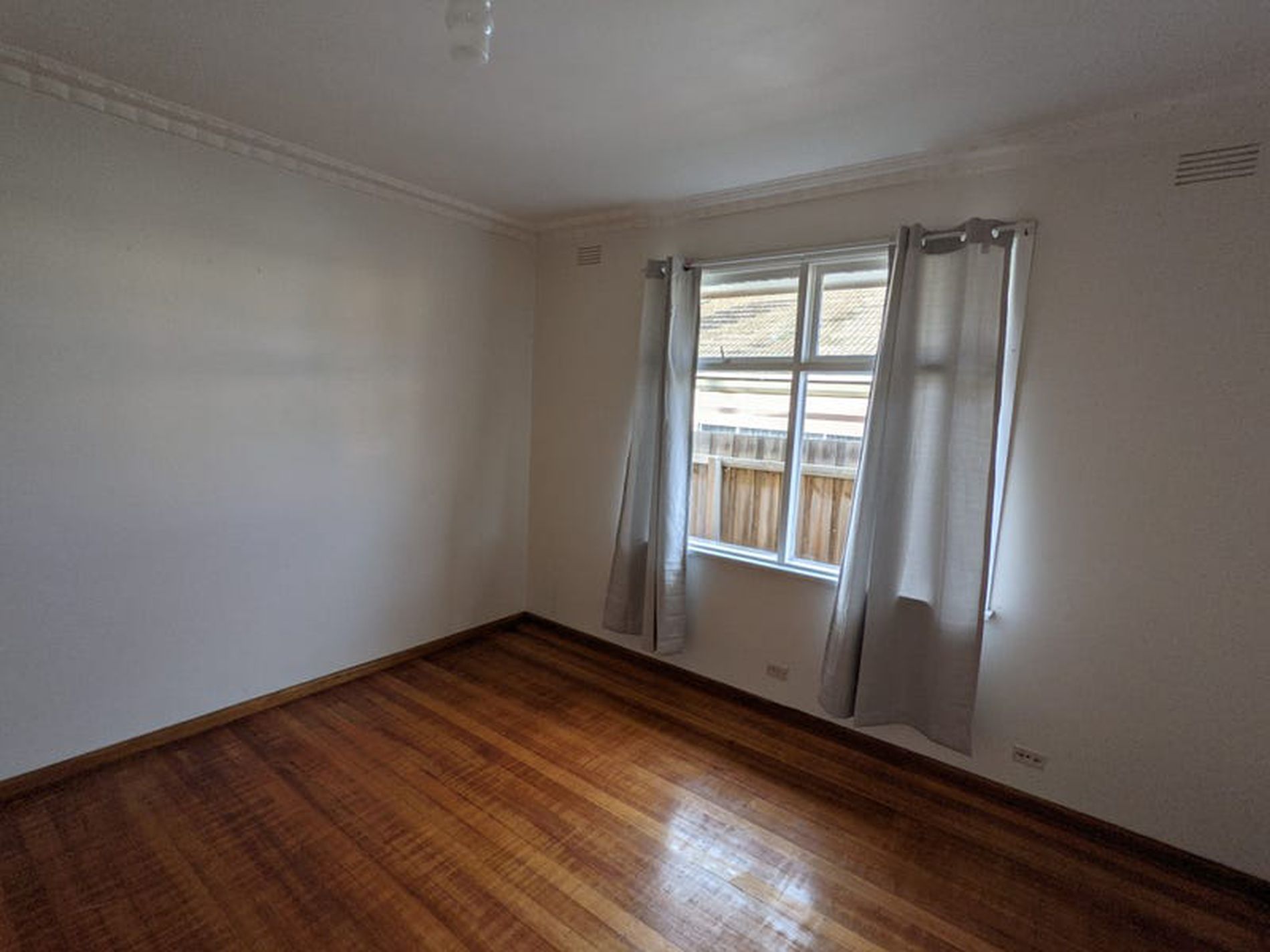 1 / 140 Vines Road, Hamlyn Heights