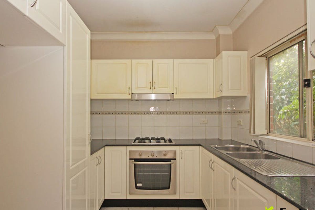 4 / 5 Hornsey Road, Homebush West
