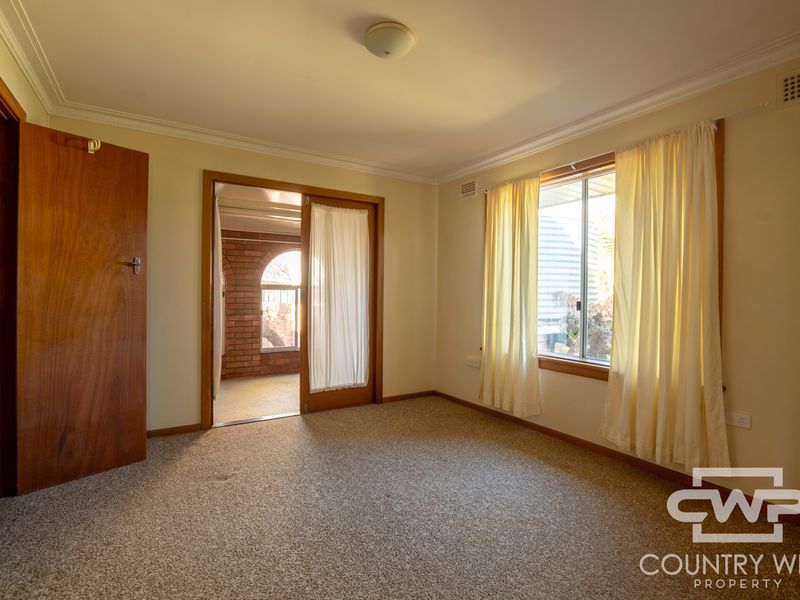 8 Lackey Street, Guyra