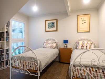 46 Sunset Strip, Manyana