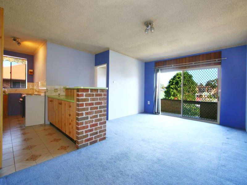 2 / 7 Russell St, Woonona