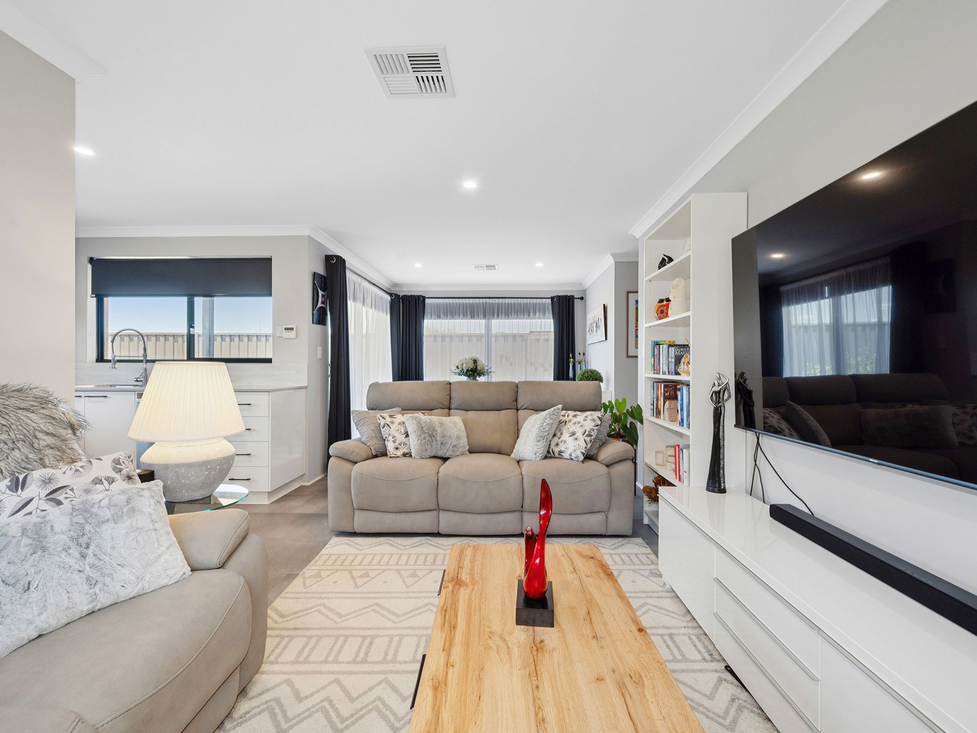 26 Gossan Chase, Piara Waters