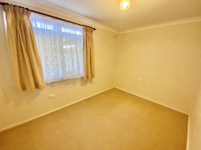 19 ROBERTSON CRESCENT, Deniliquin