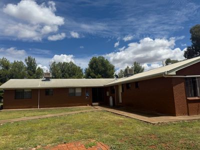 629 Henry Parkes Way, Parkes